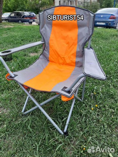 Кресло для отдыха с подлокотника и подстаканником