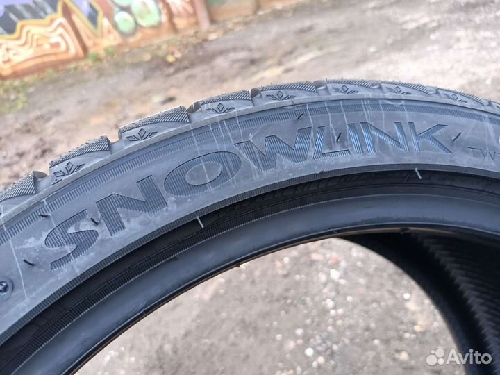 Triangle PL02 275/35 R19 100W