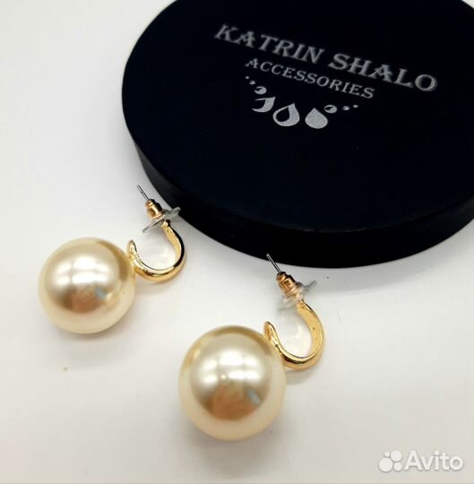 Серьги с крупными жемчужинами