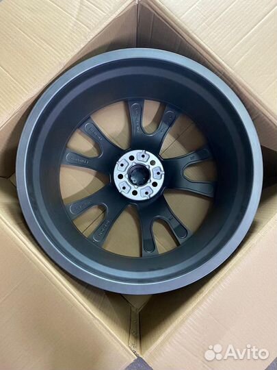 Диски на BMW X7 755М-стиль R22 разноширокие