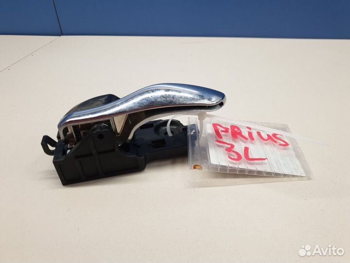 Ручка двери внутренняя левая Toyota Prius W50 2015
