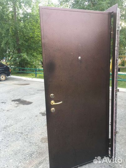 Дверь входная б/у