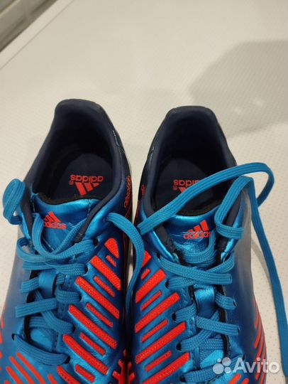 Футбольные бутсы adidas predator