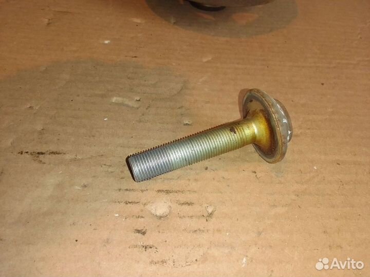 Болт шкива колевала 2.4 Mercedes W202 M112
