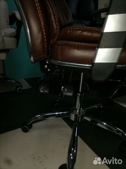 Компьютерное кресло в наличии