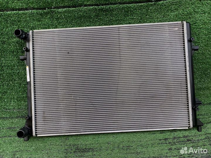 Радиатор охлаждения 32л Volkswagen Passat b6 3C2 3