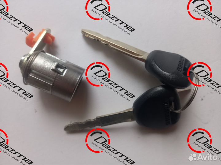 Mitsubishi MK702670 Личинка замка двери Fuso Cante