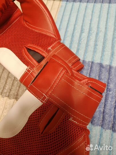 Боксерские перчатки 10 oz новые