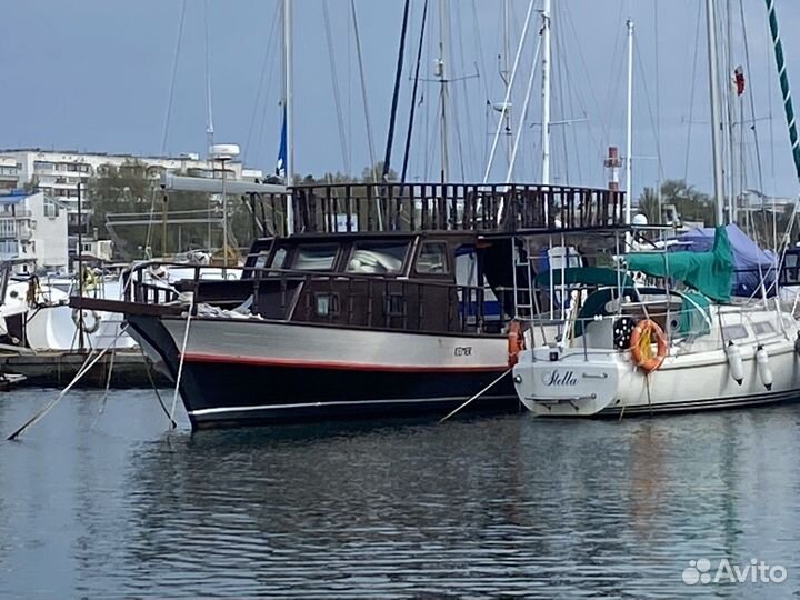 Катер прогулочный