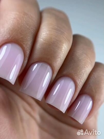 Модель на маникюр