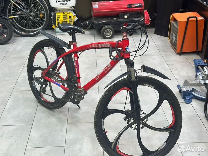 Велосипед на литых дисках BMW