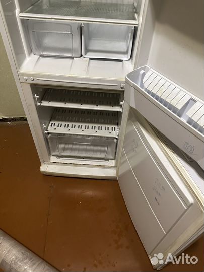 Холодильник Indesit SB1670.028