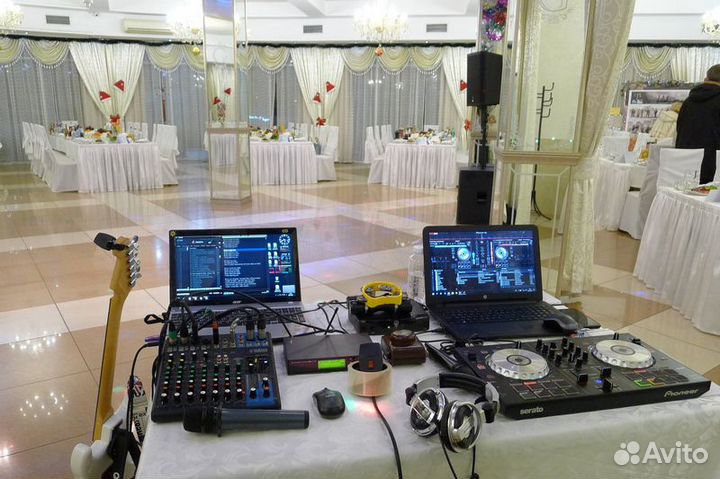 Диджей с оборудованием в Сочи