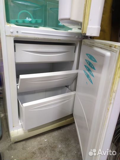 Продам холодильник на запчасти