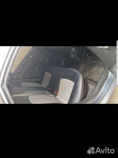 Чехлы из эко-кожи в Hyundai Solaris