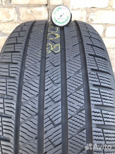 Vredestein Quatrac Pro 245/40 R20