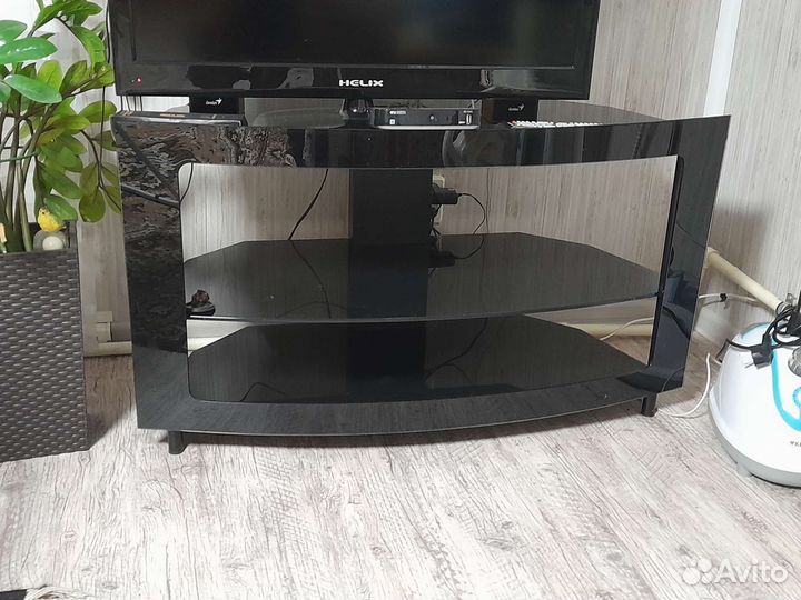 Тумба под тв стеклянная