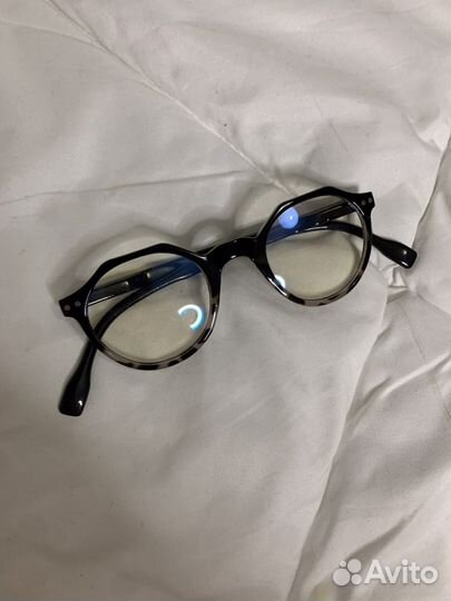 Шарф фуксия подвеска и очки