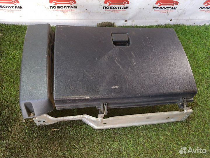 Бардачок Nissan Wingroad SR18 1997