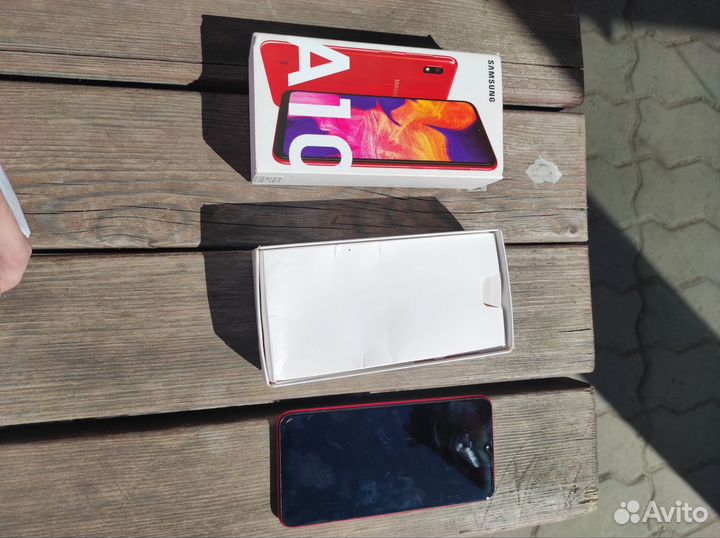 Samsung Galaxy A10, 2/32 ГБ