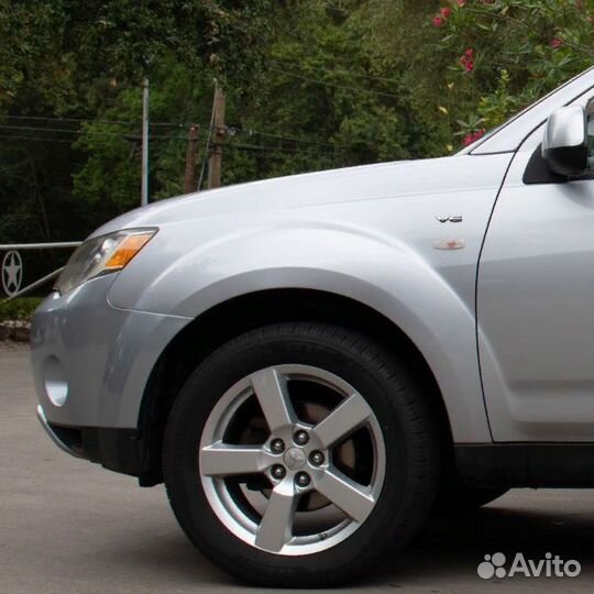 Крыло переднее левое в цвет Mitsubishi OutLander