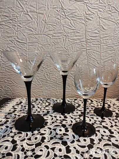 Бокалы для мартини, стопки на ножке