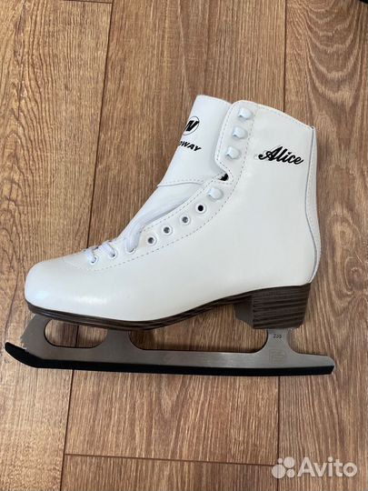 Женские фигурные коньки