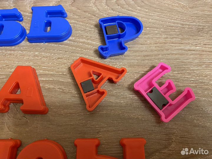 Магнитные буквы и цифры