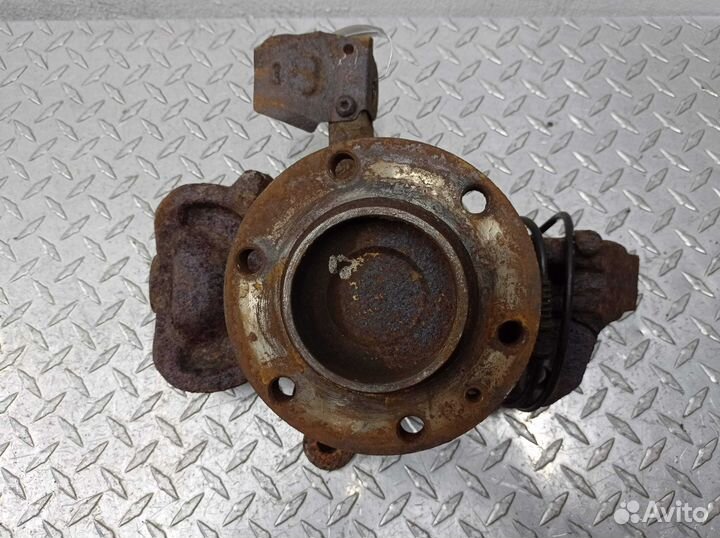 Кулак поворотный левый Mercedes Sprinter W906