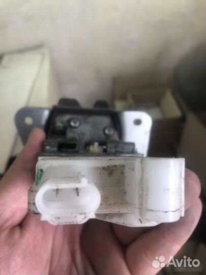 Замок двери Mitsubishi Pajero Sport