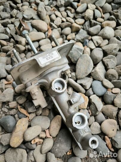 Toyota Prius 2008 20 главный тормозной, левый руль