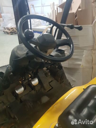 Погрузчик Komatsu FG260-12 бензин 2,5т 3м