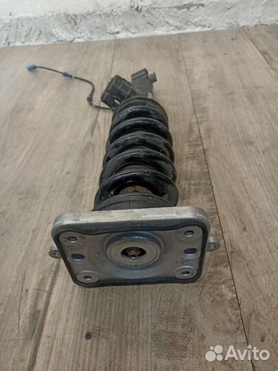 Стойка амортизатора задняя правая BMW X5 G05 2022