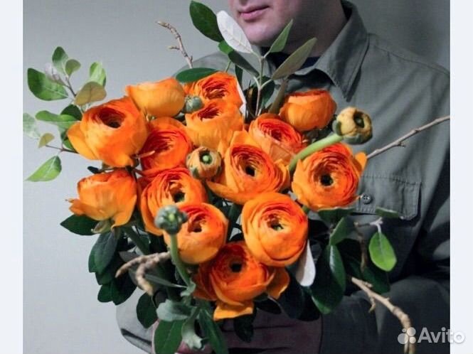 Цветы живые ранункулюсы