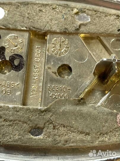 Эмблема задняя Kia Rio 3