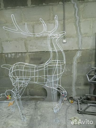Фигура новогоднего оленя