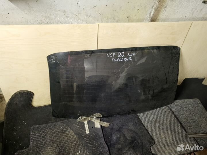 Заднее стекло toyota funcargo