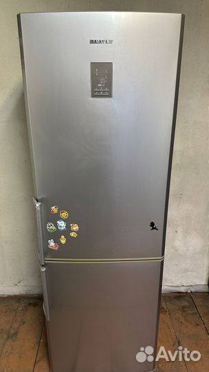Отличный холодильник самсунг металлик
