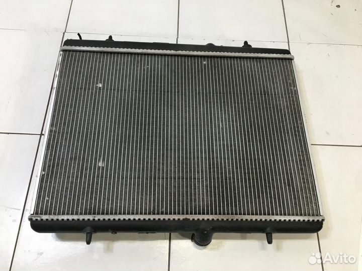 Радиатор охлаждения двигателя Citroen DS5 K