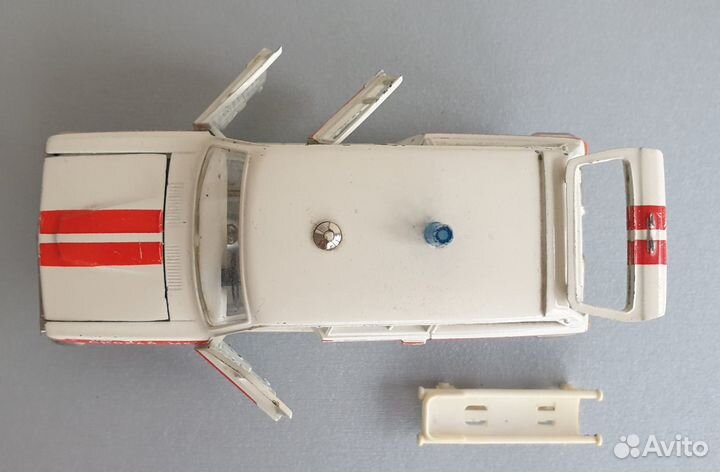 Скорая помощь Волга газ 24-02 Машинка 1:43 СССР