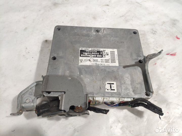 Блок управления двс эбу Toyota Avensis Verso
