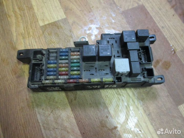 Блок предохранителей S80