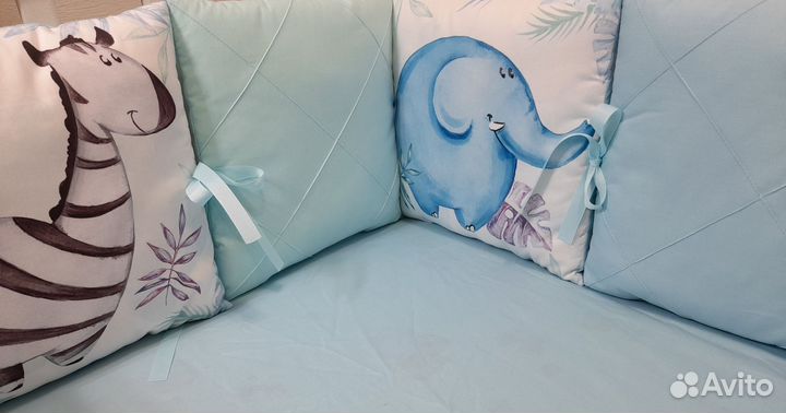 Бортики в детскую кроватку с панельками и пледиком