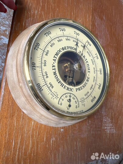 Барометр настенный