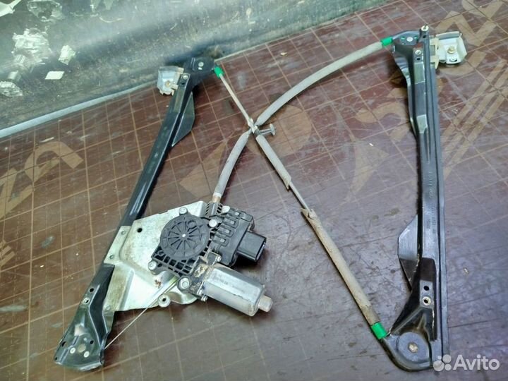 Стеклоподъемник передний правый Ford Focus хэечбек