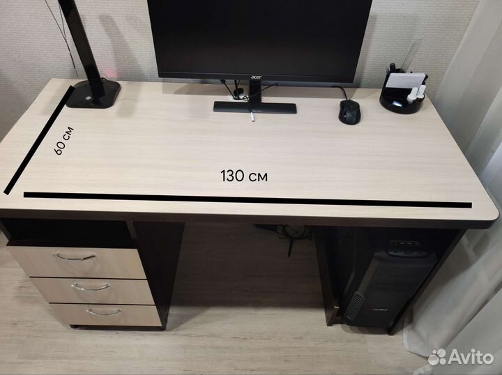 Письменный стол с полкой