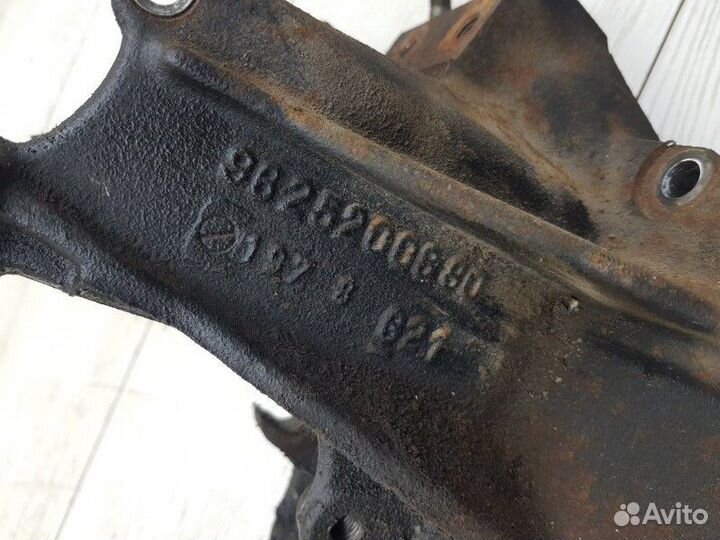 Кронштейн генератора Peugeot 406 RFV(XU10J4R)