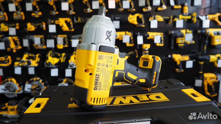 Аккумуляторный гайковёрт DCF899N DeWalt