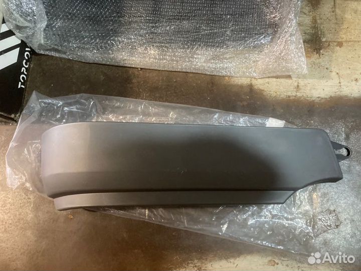 Накладка бампера нижняя (угол) правая Tgx