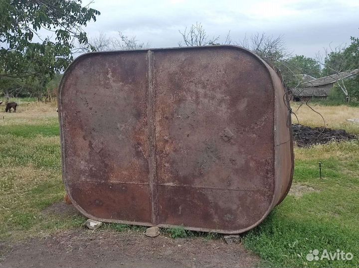 Продаётся ёмкость